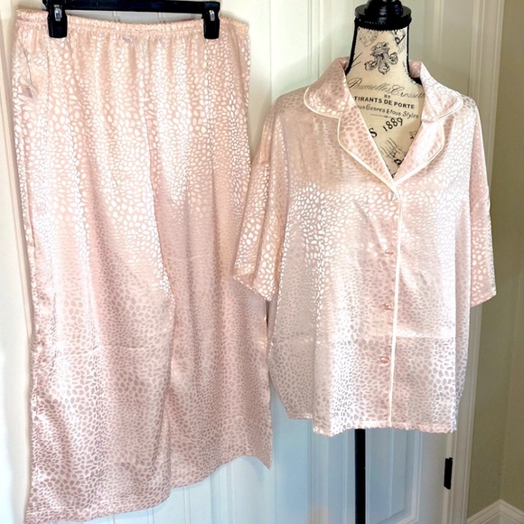 BCBGMaxAzria Other - BCBG MAXAZRIA JACQUARD PAJAMAS